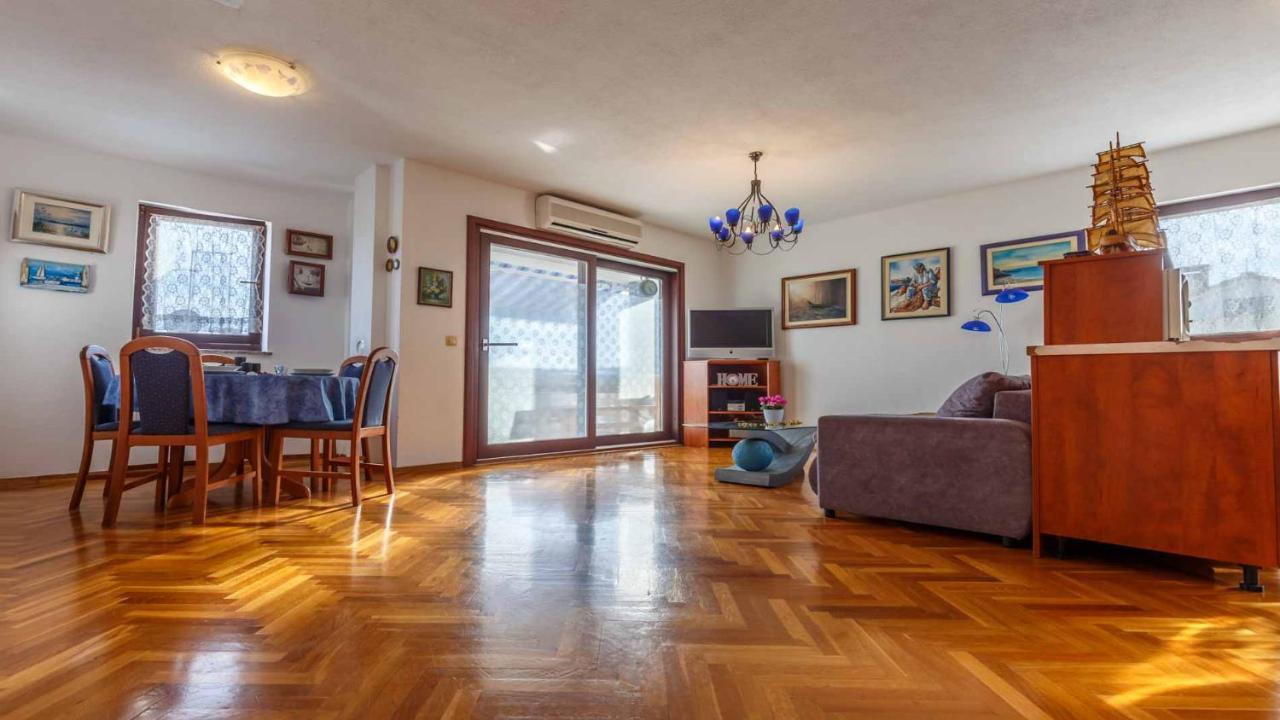 Apartman Mauro Malinska Exterior photo
